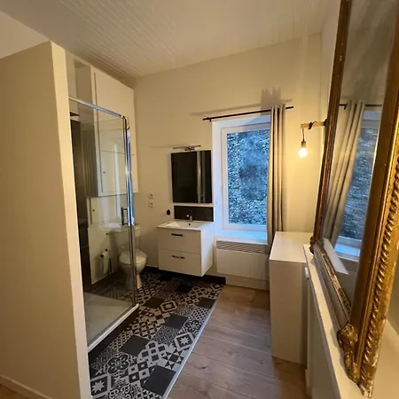 Renove Avec Terrasse 아파트