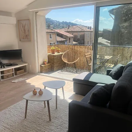 Renove Avec Terrasse 아파트 *